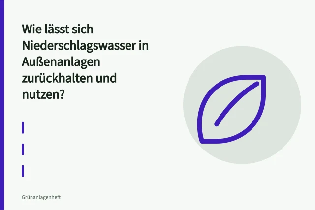 Regenwasser-Zisterne mit Fallrohrfilter und Überlauf an einer Hauswand. Wie lässt sich Niederschlagswasser in Außenanlagen zurückhalten und nutzen?
